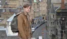 在屋顶上流浪完整版在线观看,揭秘都市边缘的生存传奇